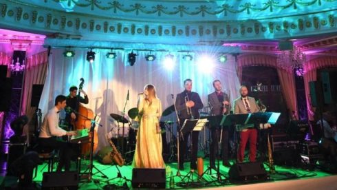 hľadám živú kapelu na ples